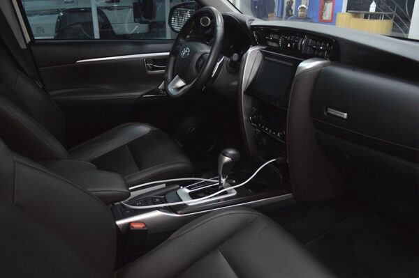 Fortuner - 12842KM - Imagen 5