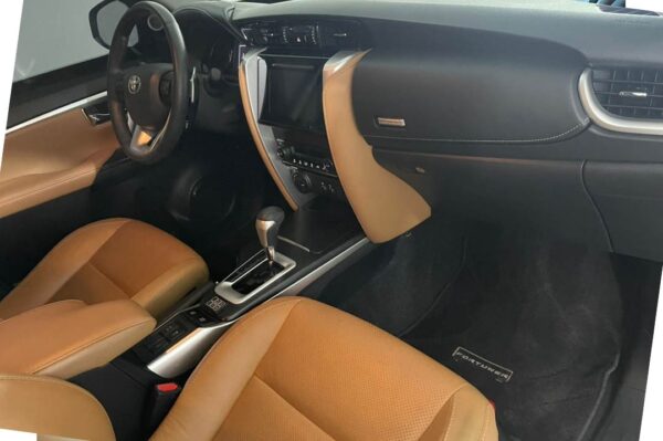 Fortuner - 6614KM - Imagen 5