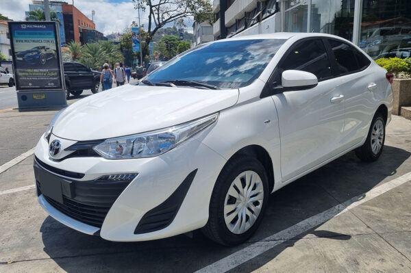 Yaris - 15521KM