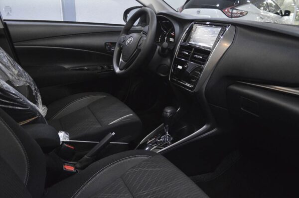 Yaris - 814KM - Imagen 5