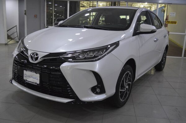 Yaris - 814KM