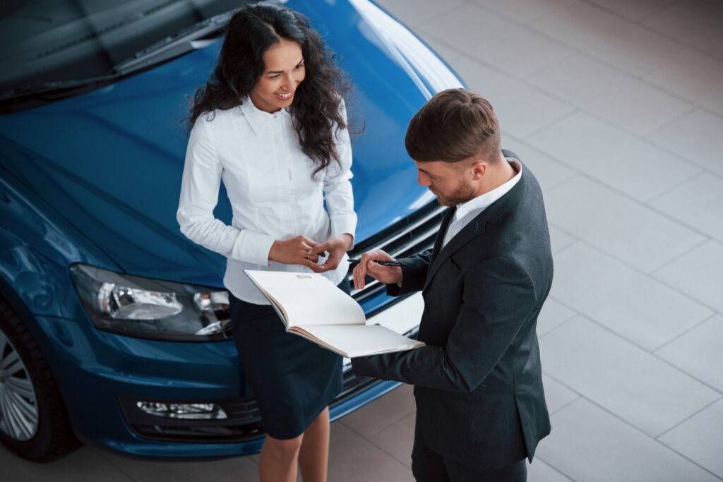 ¿Cómo pagar los trimestrales del carro?