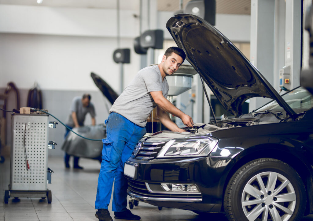 ¿Cómo cuidar y mantener tu carro?: Pistones, aceite de motor y bujías
