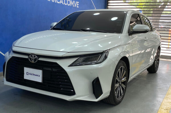 Yaris - 10544KM