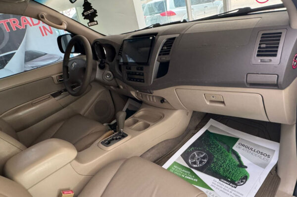Fortuner - 158000KM - Imagen 4